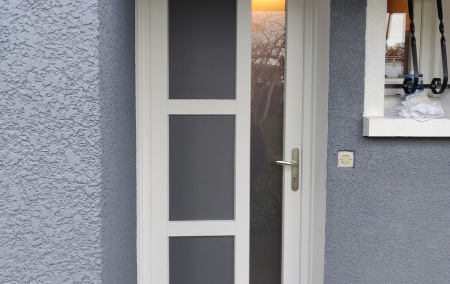 Notre gamme de portes d'entr&eacute;e en PVC CLASSIQUE et PVC CONTEMPORAINE &agrave;&nbsp;APT